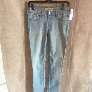 Hollister Super Skinny Denim 1L NWT